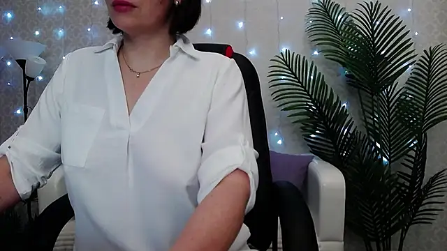 Snapshot of Camelia_Lillie chatting on May 12, 2026, 1:03 am Camelia Lillie online show from May 12, 2026, 1:03 am