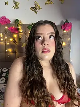 Jullieetta online show from June 12, 2026, 12:04 pm
