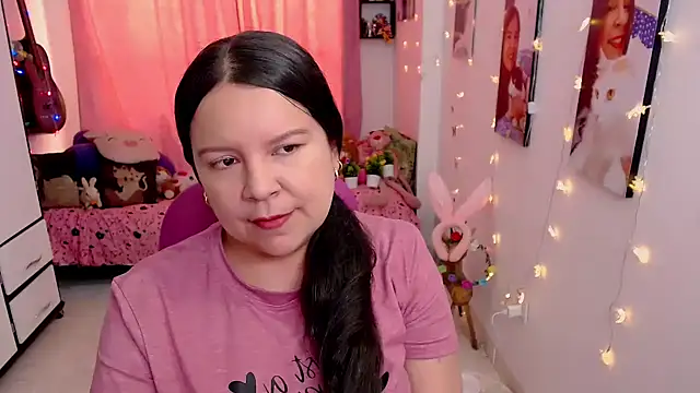 claryssa  online show from April 3, 2026, 7:23 pm