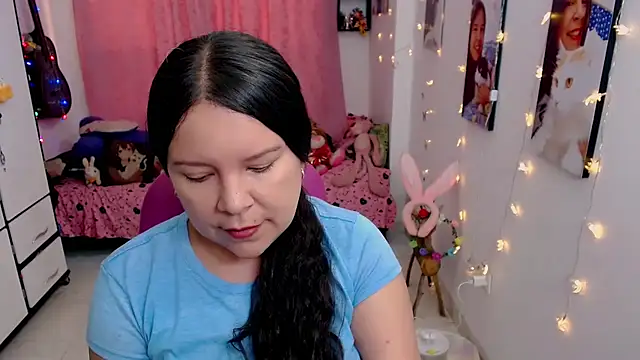 claryssa  online show from April 14, 2026, 10:27 pm