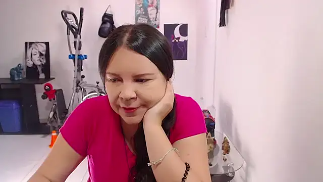 claryssa  online show from June 4, 2026, 6:58 pm
