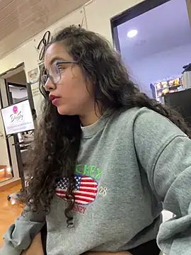 CurlyGirl 1 online show from March 13, 2025, 6:34 pm