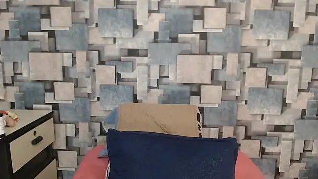 angel dthroatt online show from December 17, 2025, 12:11 pm