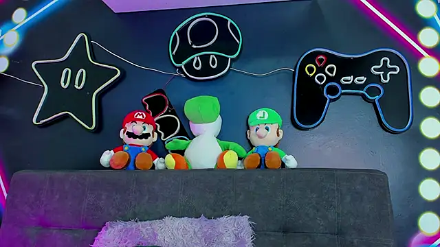 Snapshot of CristalCornner_ chatting on February 12, 2025, 7:45 pm CristalCornner  online show from February 12, 2025, 7:45 pm