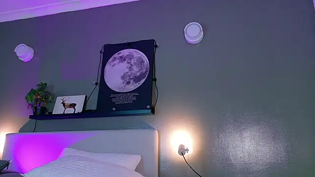 Snapshot of CristalCornner_ chatting on September 19, 2025, 8:20 pm CristalCornner  online show from September 19, 2025, 8:20 pm