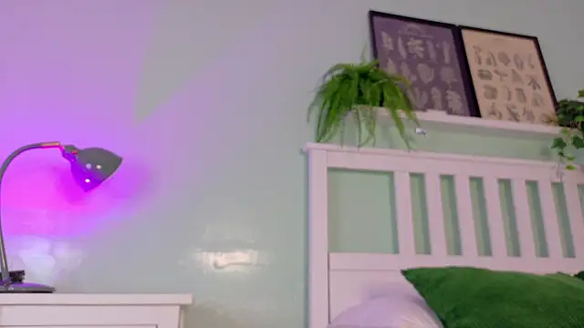 Snapshot of CristalCornner_ chatting on September 26, 2025, 7:51 pm CristalCornner  online show from September 26, 2025, 7:51 pm