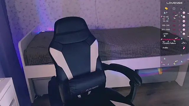 Snapshot of VeronaAura chatting on December 2, 2024, 11:18 pm VeronaAura online show from December 2, 2024, 11:18 pm