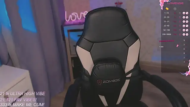 Snapshot of VeronaAura chatting on November 7, 2025, 12:54 am VeronaAura online show from November 7, 2025, 12:54 am