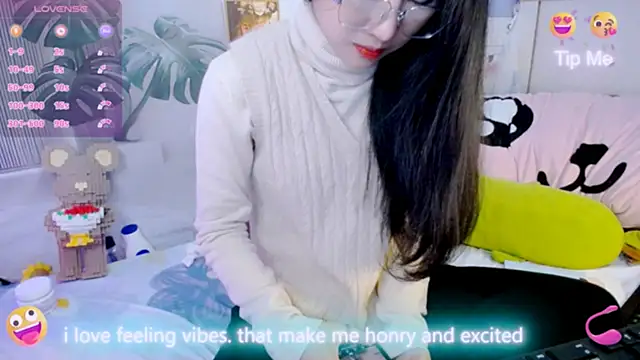 Snapshot of Ly__ chatting on February 9, 2026, 3:32 am Ly online show from February 9, 2026, 3:32 am