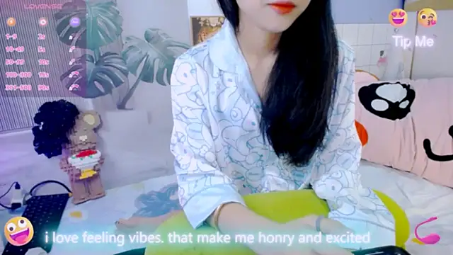 Snapshot of Ly__ chatting on February 11, 2026, 3:11 am Ly online show from February 11, 2026, 3:11 am