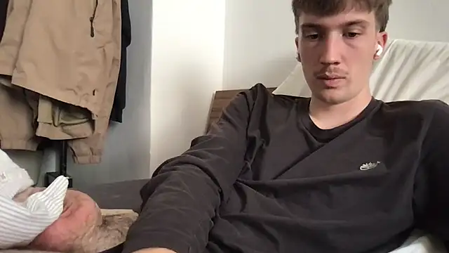 hungandfun05 online show from October 8, 2025, 1:53 pm