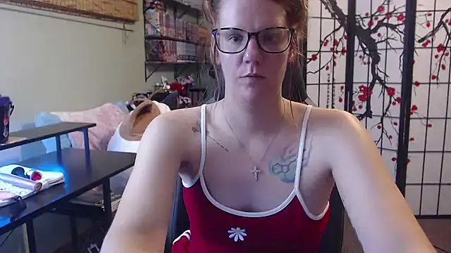 Snapshot of Sarahtineke chatting on July 1, 2026, 8:08 pm Sarahtineke online show from July 1, 2026, 8:08 pm