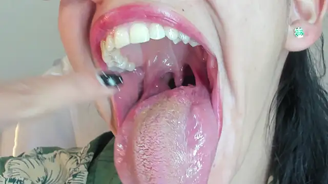 Snapshot of Katty_mouth chatting on November 14, 2025, 8:40 pm Katty mouth online show from November 14, 2025, 8:40 pm