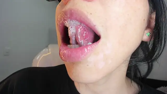 Snapshot of Katty_mouth chatting on December 4, 2025, 8:39 pm Katty mouth online show from December 4, 2025, 8:39 pm