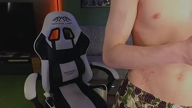 Snapshot of TeddyLiLboy chatting on December 1, 2025, 4:56 pm TeddyLiLboy online show from December 1, 2025, 4:56 pm