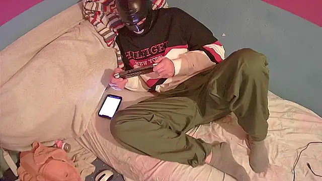 Snapshot of Markxen_cam chatting on October 18, 2025, 4:30 pm Markxen cam online show from October 18, 2025, 4:30 pm