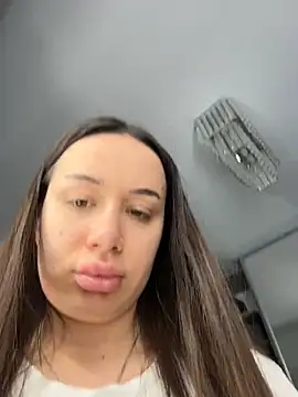 deliaroyal online show from February 6, 2026, 1:03 pm