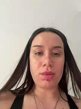 deliaroyal online show from February 16, 2026, 1:18 pm