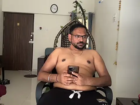 lovbombayduck11 online show from June 3, 2026, 10:40 am