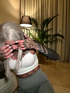 Snapshot of bambixboo chatting on September 17, 2025, 9:16 pm bambixboo online show from September 17, 2025, 9:16 pm