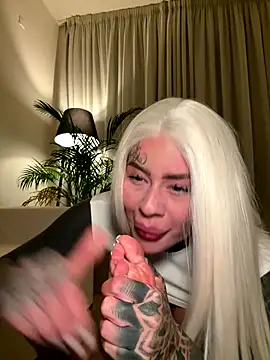 Snapshot of bambixboo chatting on October 9, 2025, 8:29 pm bambixboo online show from October 9, 2025, 8:29 pm