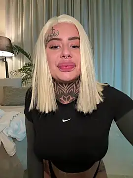 Snapshot of bambixboo chatting on November 18, 2025, 9:52 pm bambixboo online show from November 18, 2025, 9:52 pm