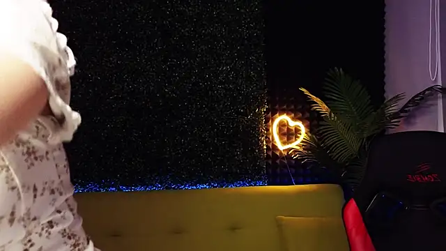 Snapshot of KristiRosee chatting on December 20, 2024, 1:47 am KristiRosee online show from December 20, 2024, 1:47 am