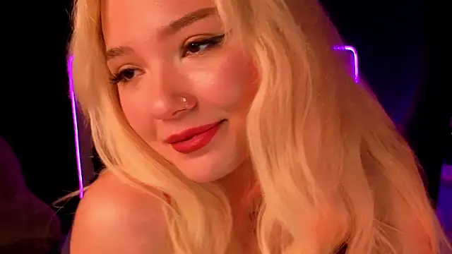 SandraBoyl online show from November 19, 2025, 9:09 am