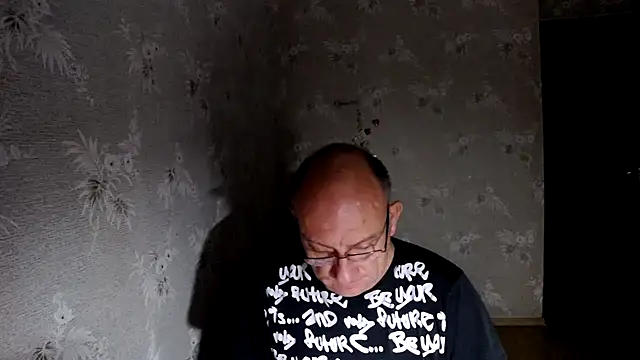 Snapshot of Bossun79 chatting on October 4, 2025, 9:02 pm Bossun79 online show from October 4, 2025, 9:02 pm