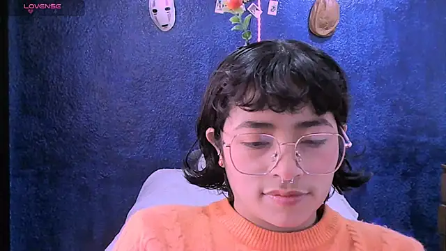 NinaYellow online show from December 11, 2024, 12:55 pm