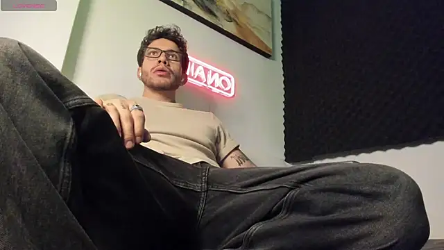 LucianSinclair online show from November 25, 2025, 3:39 am