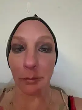 Everlyrose27 online show from February 24, 2025, 8:14 pm