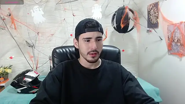 Snapshot of DmitriSanders chatting on December 6, 2024, 9:24 pm DmitriSanders online show from December 6, 2024, 9:24 pm