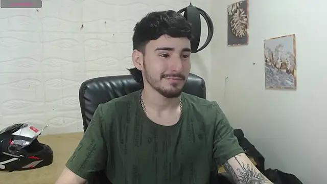 Snapshot of DmitriSanders chatting on December 17, 2024, 2:55 pm DmitriSanders online show from December 17, 2024, 2:55 pm