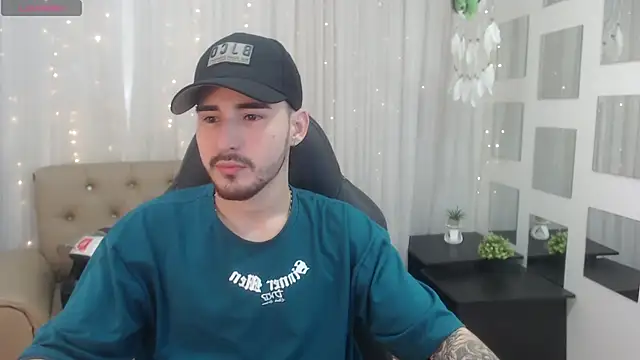 Snapshot of DmitriSanders chatting on December 24, 2024, 12:55 pm DmitriSanders online show from December 24, 2024, 12:55 pm