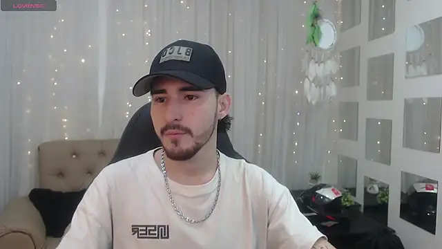 Snapshot of DmitriSanders chatting on December 28, 2024, 3:15 pm DmitriSanders online show from December 28, 2024, 3:15 pm