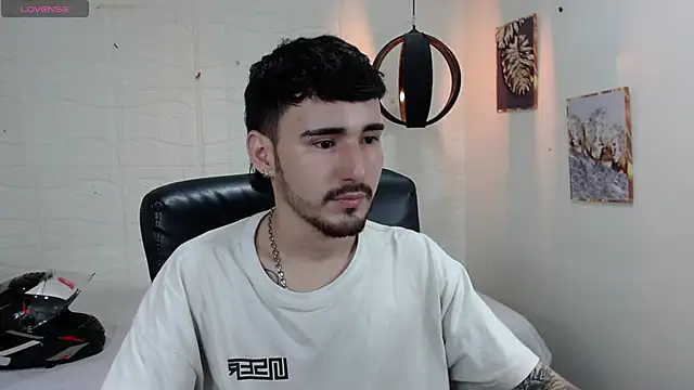 Snapshot of DmitriSanders chatting on December 28, 2024, 9:51 pm DmitriSanders online show from December 28, 2024, 9:51 pm