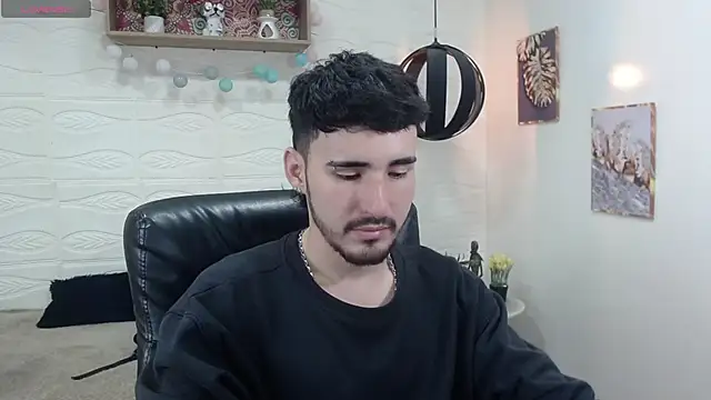 Snapshot of DmitriSanders chatting on January 16, 2025, 8:36 pm DmitriSanders online show from January 16, 2025, 8:36 pm