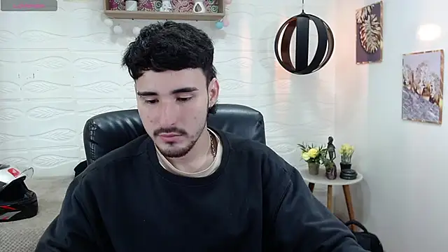 Snapshot of DmitriSanders chatting on January 24, 2025, 8:43 pm DmitriSanders online show from January 24, 2025, 8:43 pm