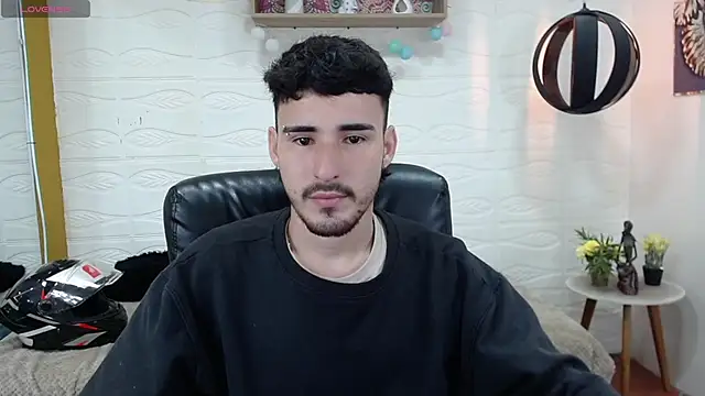 Snapshot of DmitriSanders chatting on February 4, 2025, 8:38 pm DmitriSanders online show from February 4, 2025, 8:38 pm