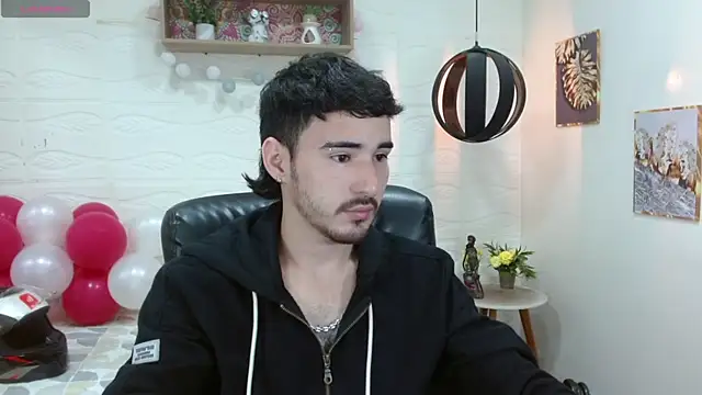 Snapshot of DmitriSanders chatting on February 22, 2025, 1:33 am DmitriSanders online show from February 22, 2025, 1:33 am