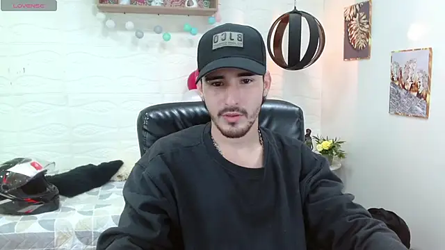 Snapshot of DmitriSanders chatting on February 25, 2025, 9:02 pm DmitriSanders online show from February 25, 2025, 9:02 pm