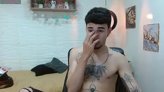 Snapshot of DmitriSanders chatting on March 21, 2025, 10:06 pm DmitriSanders online show from March 21, 2025, 10:06 pm