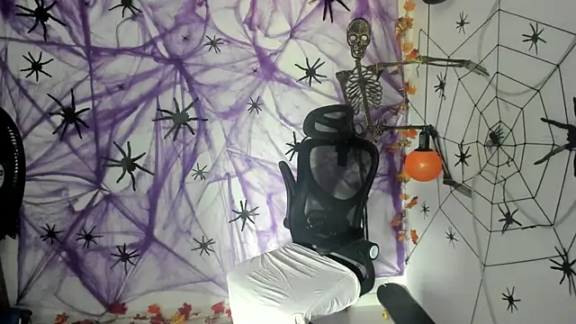 Snapshot of DmitriSanders chatting on October 6, 2025, 3:53 pm DmitriSanders online show from October 6, 2025, 3:53 pm