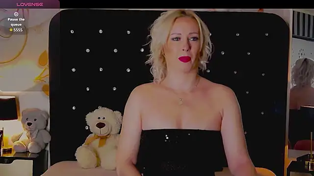 OliviaShaw23 online show from January 12, 2026, 9:42 pm