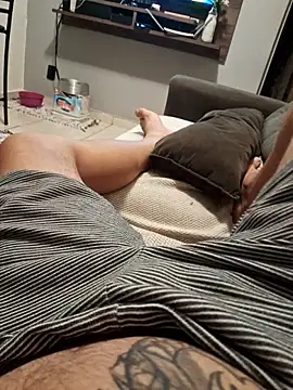 dredre1069 online show from April 9, 2026, 1:49 am