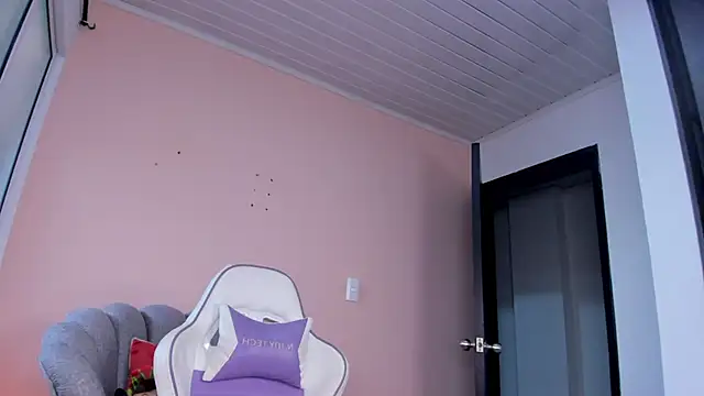 lili turner online show from December 9, 2024, 2:17 pm