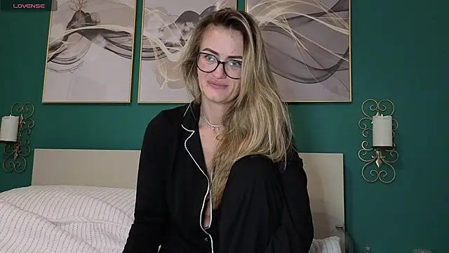 hotjessyca online show from December 2, 2025, 6:19 am