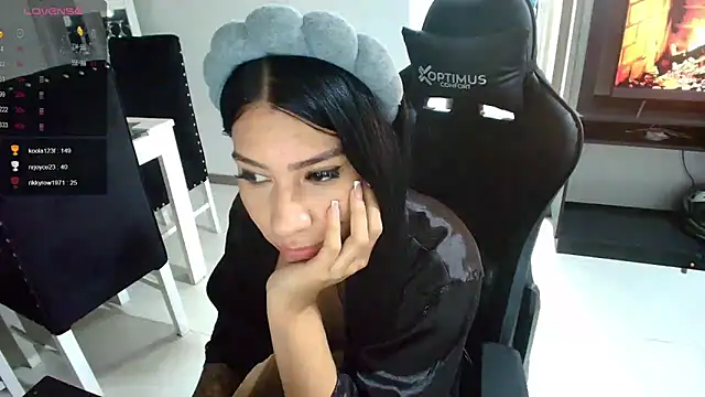 Snapshot of Pamela-fit chatting on February 12, 2025, 5:58 pm Pamela-fit online show from February 12, 2025, 5:58 pm