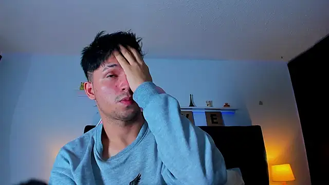 Issac james  online show from October 15, 2025, 4:23 am